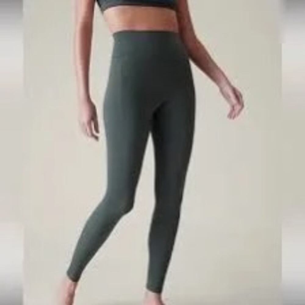Athleta Transcend Stash Tight w/Pockets Women’s Size Small Bali Green